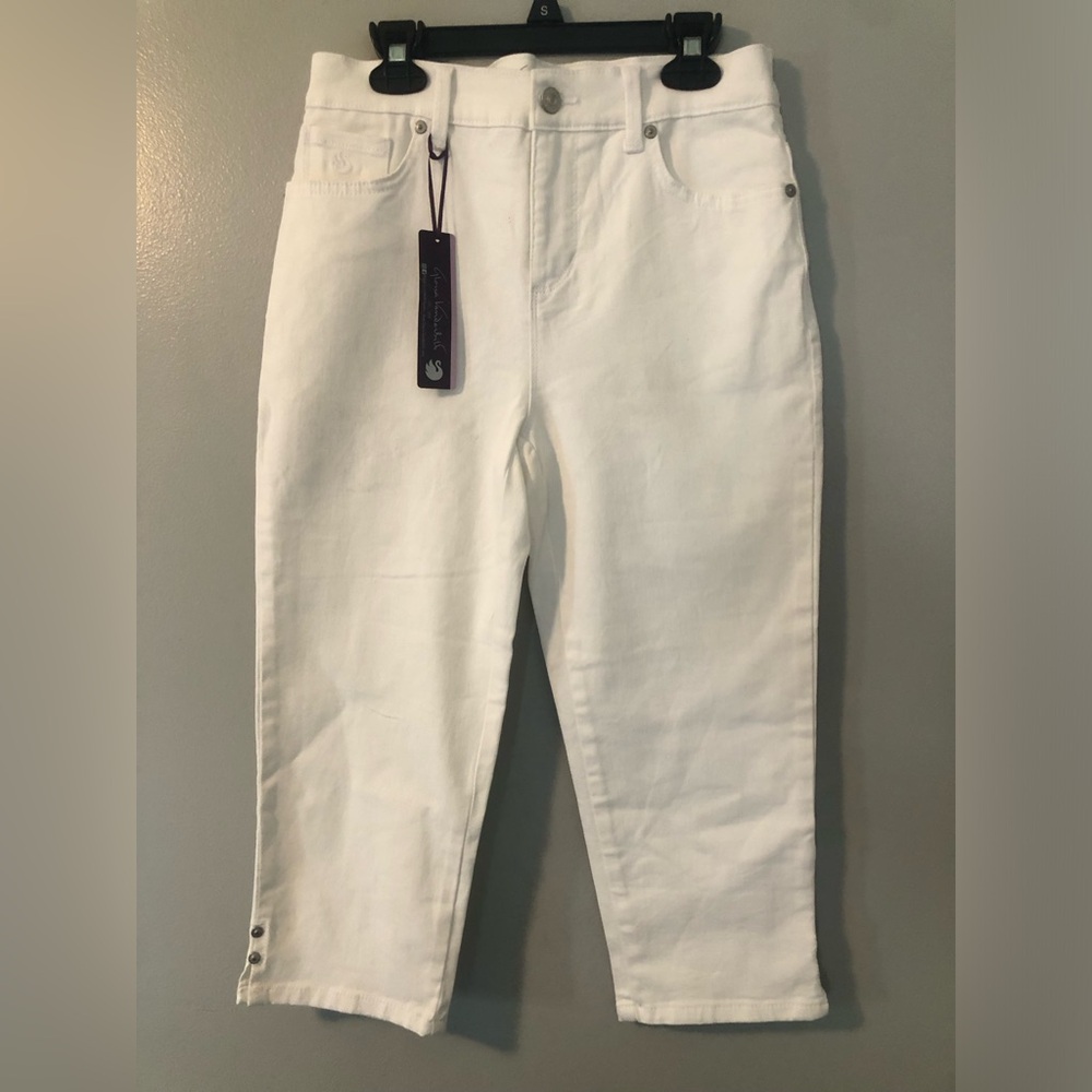 Gloria Vanderbilt white Amanda Heritage fit classic rise capris, size 4P.